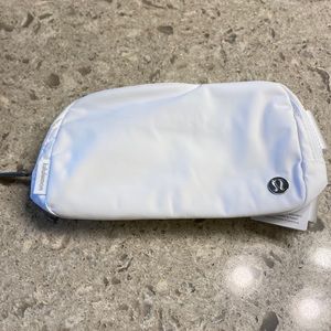 NWT lululemon everywhere belt bag- pure white